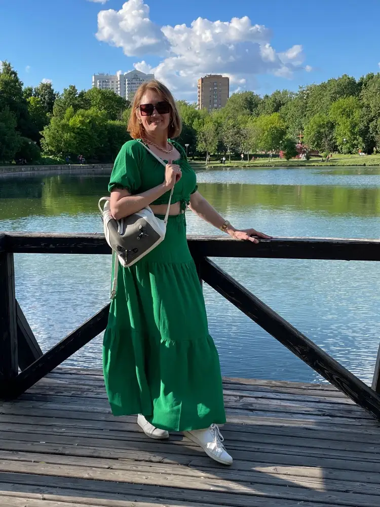 Что ни покупка от этого производителя - радость для меня! По фото видно мои эмоции!!! Юбка с топом из мягкой, очень приятной к телу ткани! Именно такого цвета я оочень хотела и все сбылось для меня! Мой рост 171см, размер ношу 46-48, размер заказала М. Я довольна, как слон!!!🔥🔥🔥Благодарю вас!👍🏻💛