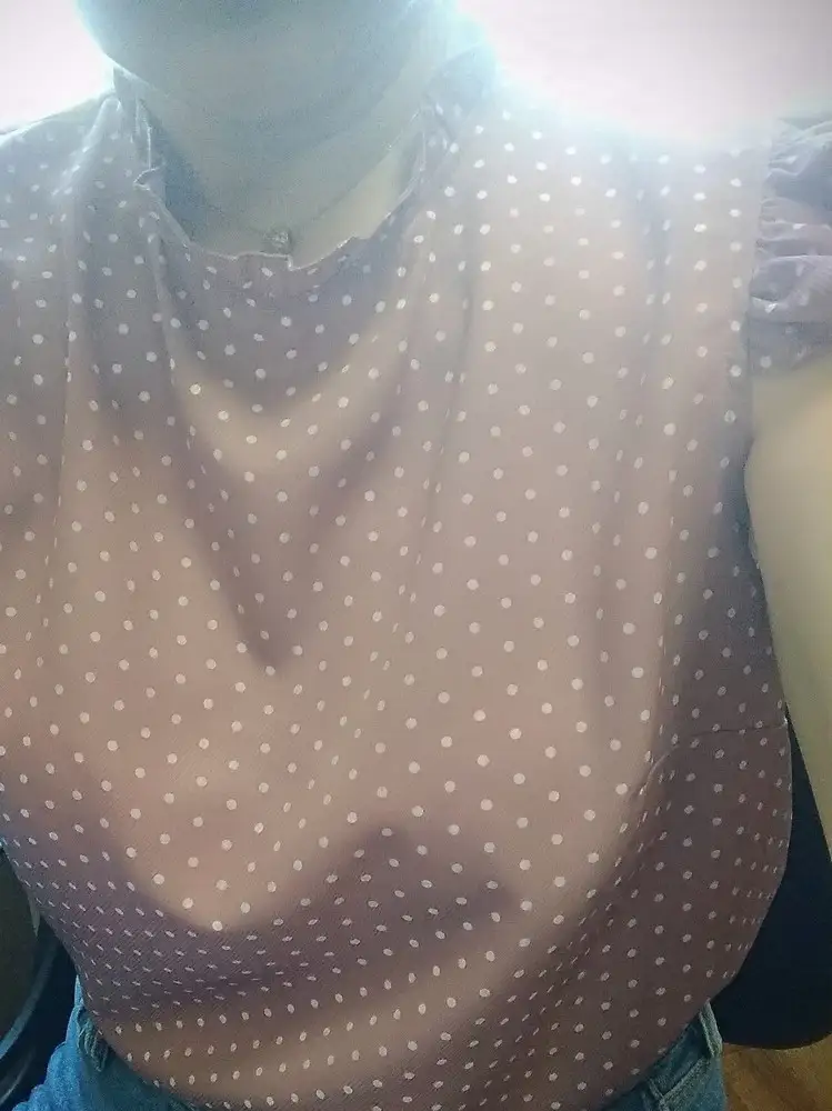 Блузка понравилась. Размер соответствует. На 46 р. Взяла 46-48.села свободно. Цвет темнее чем на модели. Ткань тонкая, в рубчик.