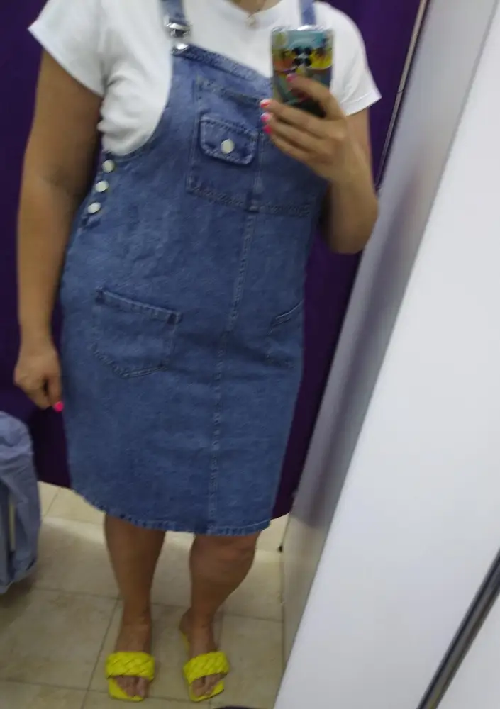 Крутой сарафан, мягкий, плотненький, очень стильно смотрится, молодежно!Соответствует размерной сетке. Мой рост 178 см, длина чуть выше колен, мне очень нравится. Рекомендую.