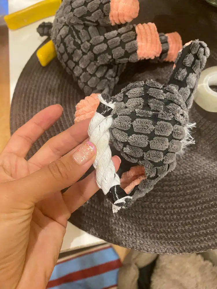 Ослик классный, но нам хватило его на 5 минут ровно 🙈шея с двух сторон оторвалась 