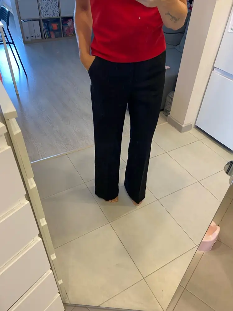 Брюки обалденные, сели идеально, материал, качество и пошив, на высоте. Спасибо за быструю доставку.