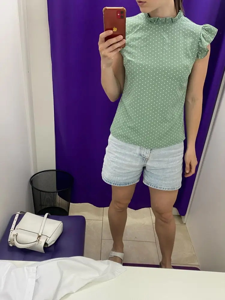 Блузка хорошего качества. Цвет соответствует. Ткань приятная к телу, легкая, идеальна для жары! В размер.