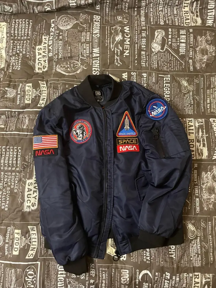 Просто обалденная куртка. Я ещё нашивки NASA купил . Вообще каеф. Отличная вещь 