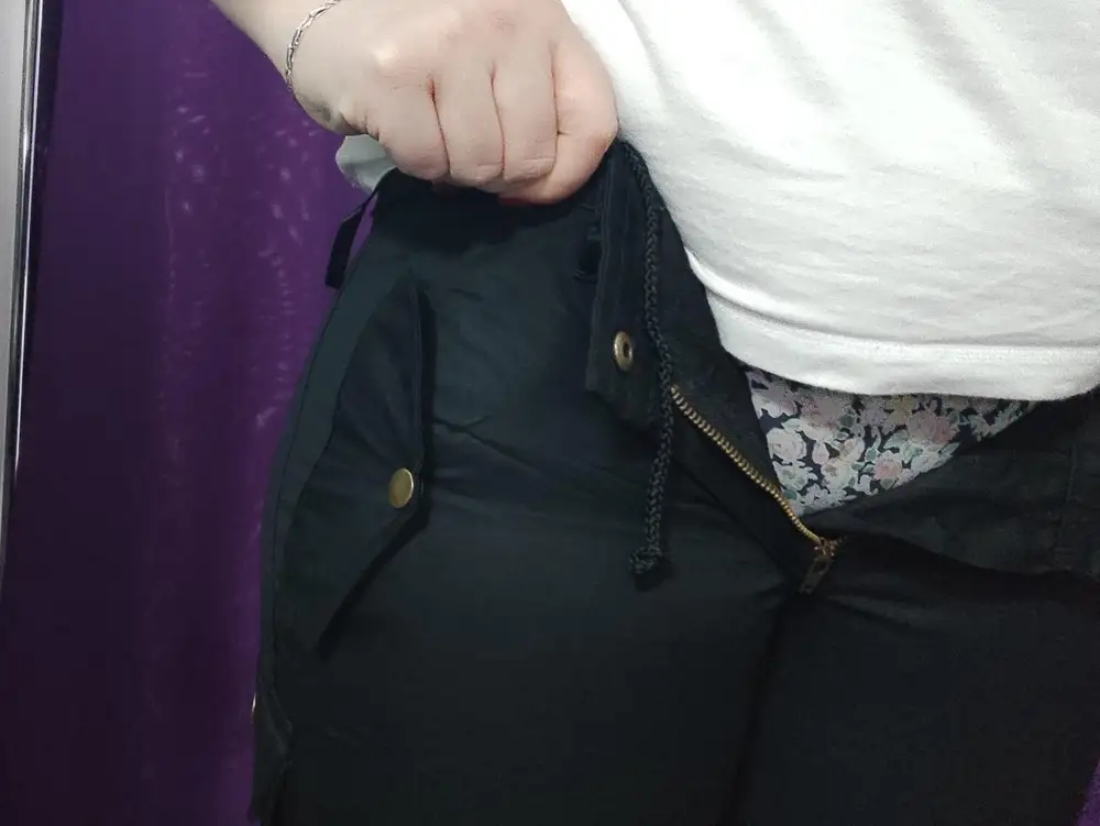 По бёдрам на объём 95-97 мне кажется.