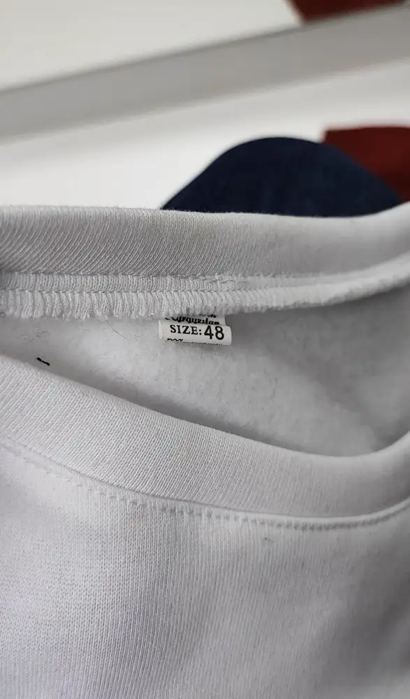 Размер не соответствует совсем,заказала на размер больше своего и все равно оказалась мала. Очень короткая,рукава короткие.... Ещё и за возврат удержали деньги