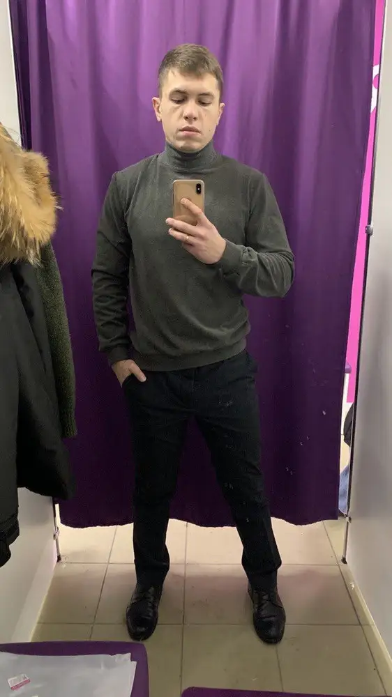 Увидела на др у подруги на ее муже этот свитер и прям понравился он мне, попросила у неё ссылку, посмотрела, а там и серый цвет есть, заказала обе, цена приятная за такое качество, очень мягкая и приятная на ощупь, чувствуется кашемир, на подарки парням топ, сама модель отличная, села хорошо, упаковка качественная. В общем я очень довольна, ну и муж тоже)))