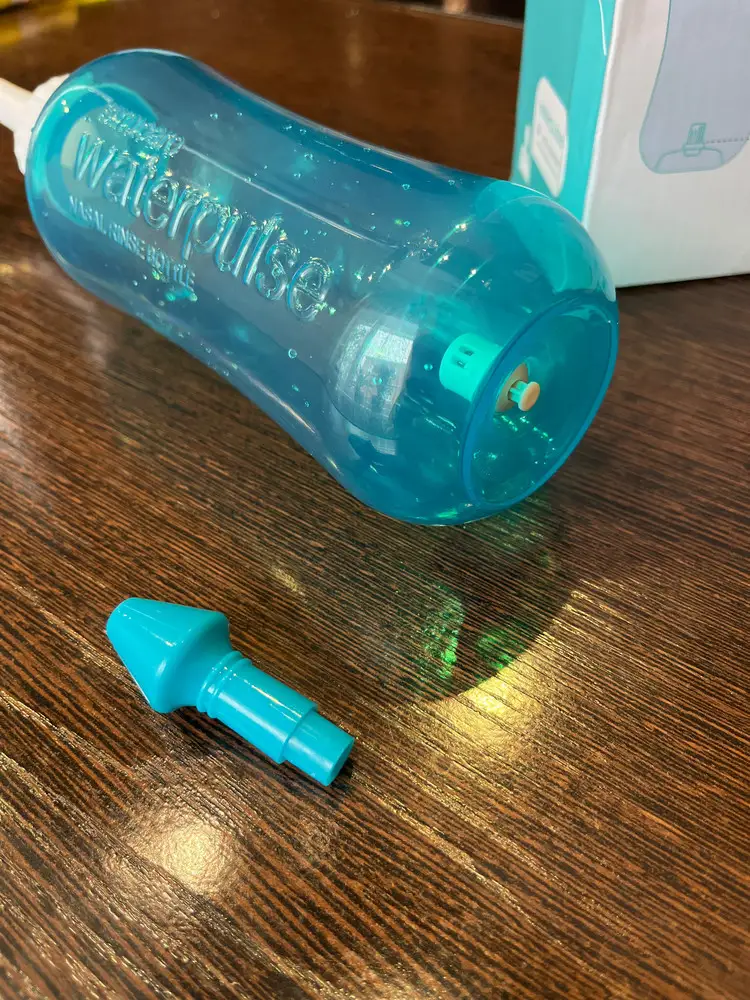 Супер штука! Пришла целая. Промывает хорошо, материал хороший, запаха нет. Советую!