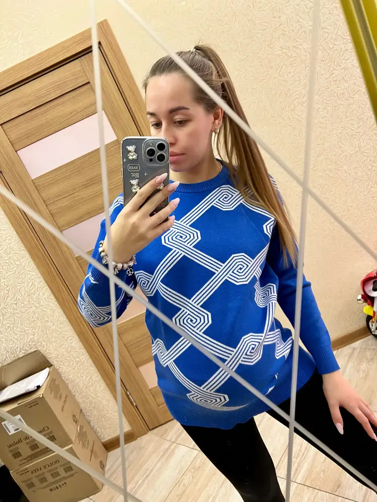 свитер классный , очень понравился и по дизайну и по качеству ! Мягкий, яркий, очень приятный к телу)))