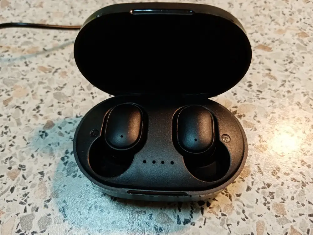 Наушники пришли быстро, упаковано качественно. Подзарядила, попробовала в работе - отличный звук. Мне понравилось.