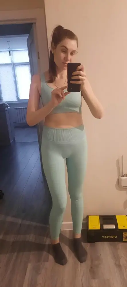 Очень классный костюм. Швы все ровные, ткань приятная к телу, не просвечивает. На рост 175 штаны не короткие.