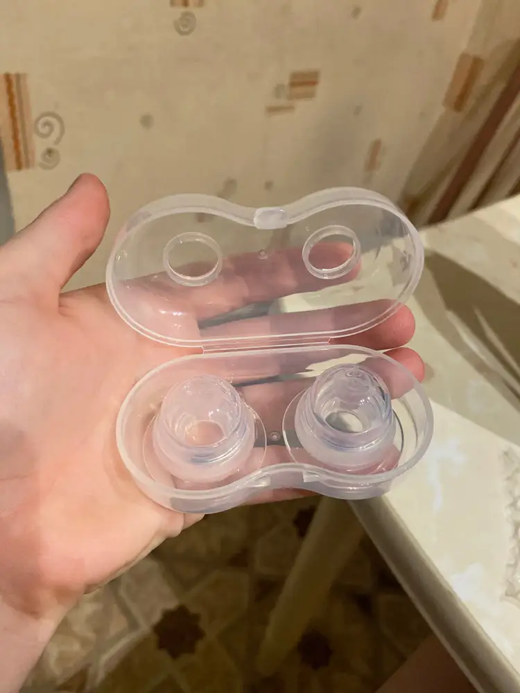 Вообще не держится на сосках ,фи@ня полная