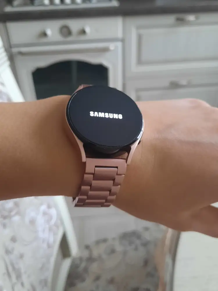 Всё здорово подошло на Samsung galaxy whatch4. Очень хорошо, что в комплекте есть инструмент для снятия звеньев.