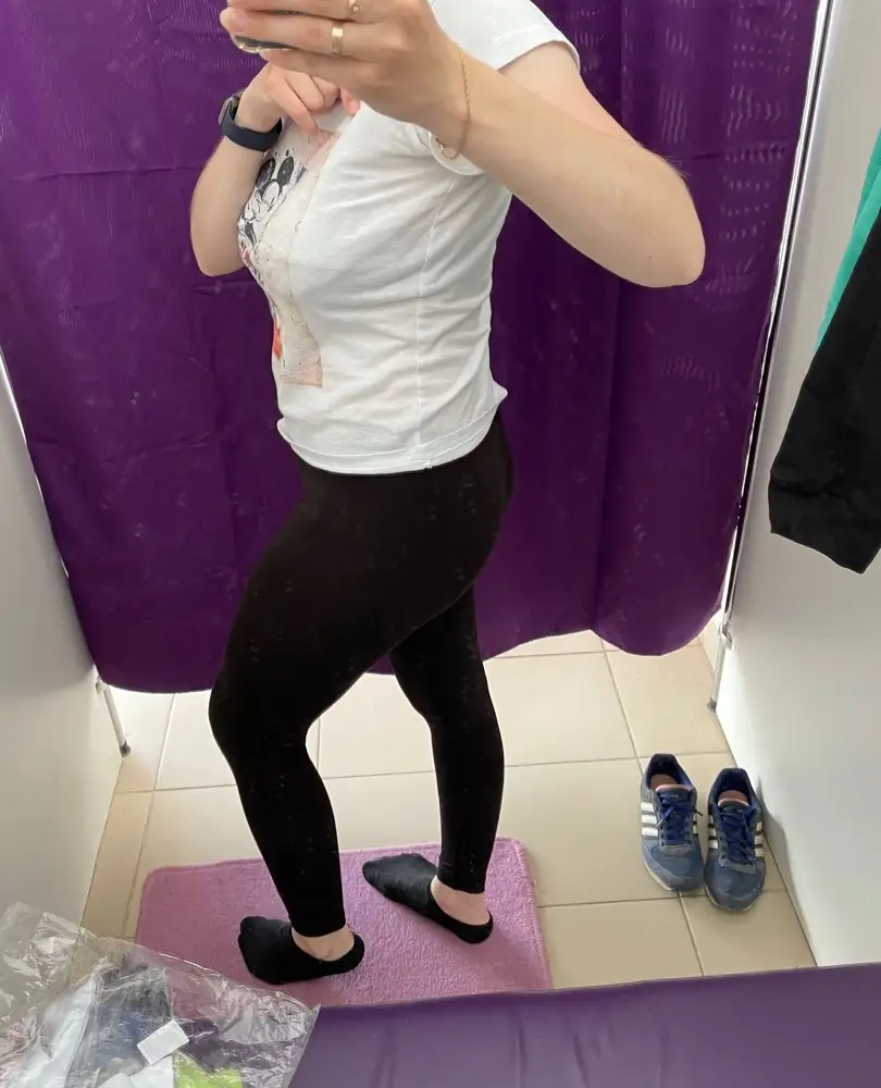 Лосины крутые,но посадку можно чуточку выше,прям см 3-5 повыше.
Размер подошёл,приятные к телу