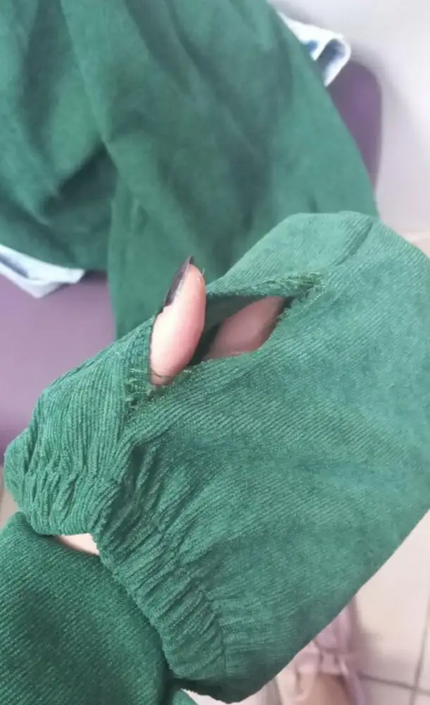 Долго ждали пока появится этот цвет' по размеру подошел' ткань красивая но получили с браком- на штанине не до конца прошитый край. Будем заказывать заново