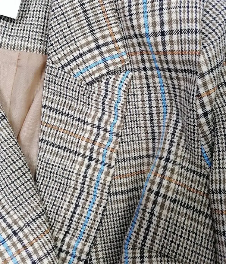 мне пришёл пиджак с браком, нитки которые образуют клетки стянуты или перетянуты и получается на материале волна