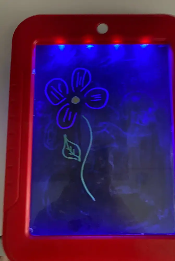 Очень понравился световой планшет🥰интересные рисунки и отображение в темноте 