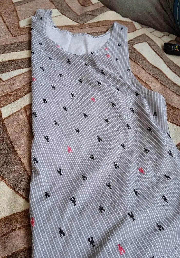 Размер соответствует (56 размер,182-188 рост/116-ог). Качество хорошее!! Приятный трикотаж. Расцветка "раки", швы ровные, нет торчащих ниток. Покупкой доволен.