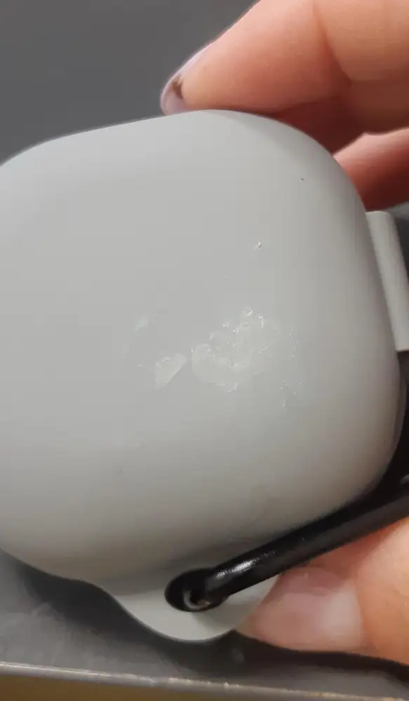 Сильно толстый заряжать не удобно приходиться снимать. Пришол ещё в чем то измазанный.