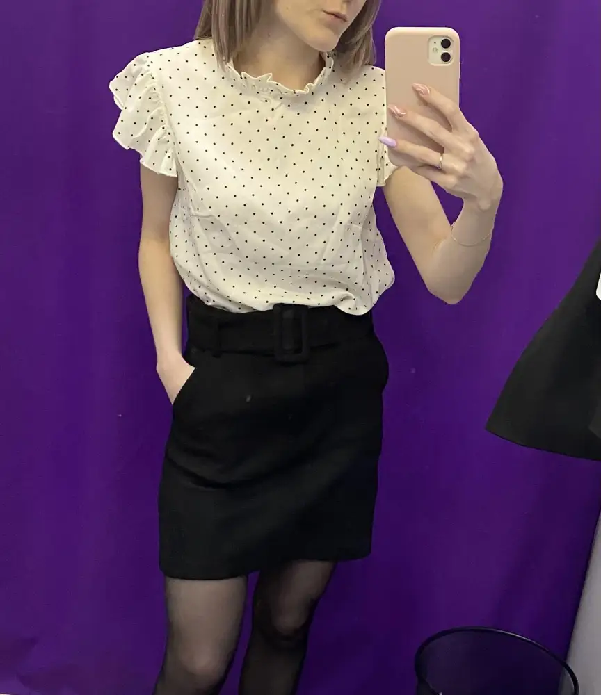 Блузка не плохая, но мне не понравилось как в горле сидит. Мне она великовата