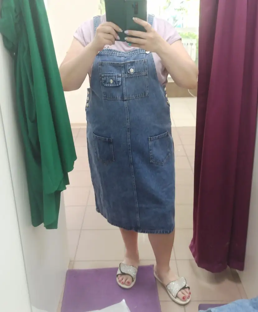 Ткань не сильно плотная, мягкая, хорошая х/б джинс. !не тянется!  Размер ,по указанным объëмам, в точности соответствует. 