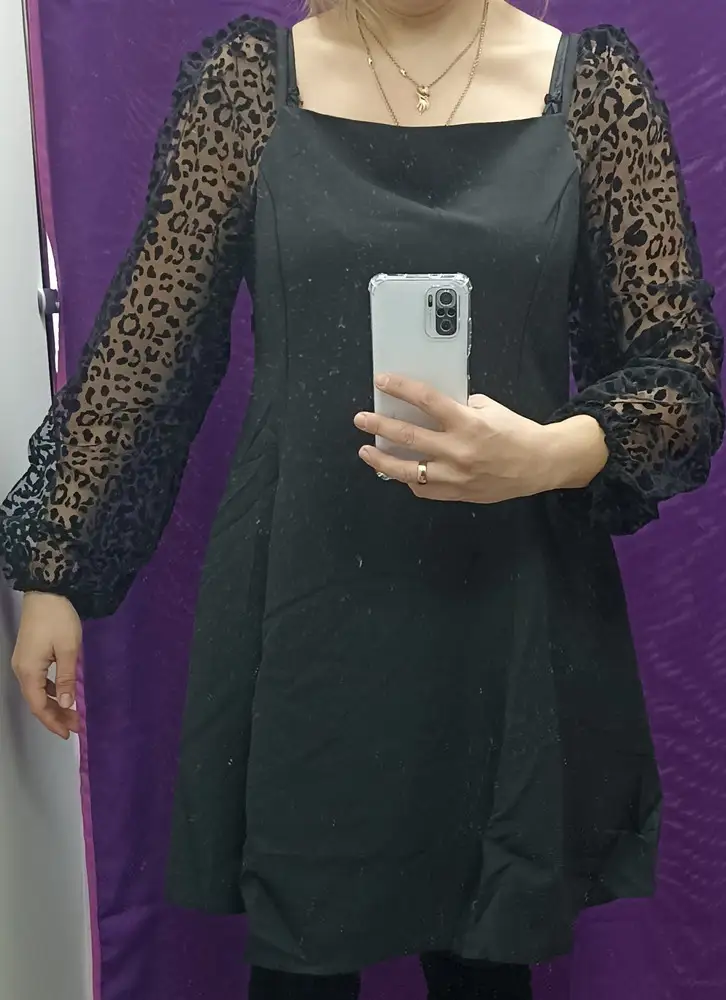 Платье красивое, пошито качественно. Но оно очень большое! Размера на 2 больше, не соответствует! Жаль, поэтому отказ.