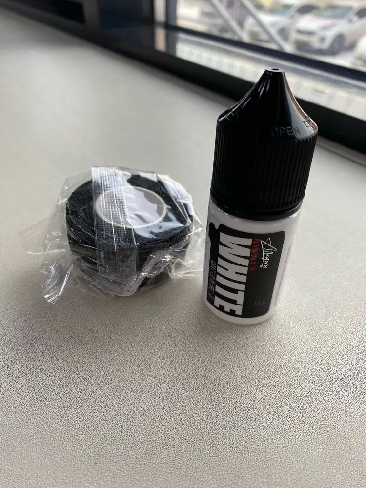 Пришло очень быстро, подарочек очень спасает. Всё целое, замотано в пупырку. Завтра буду тестить краску 😎