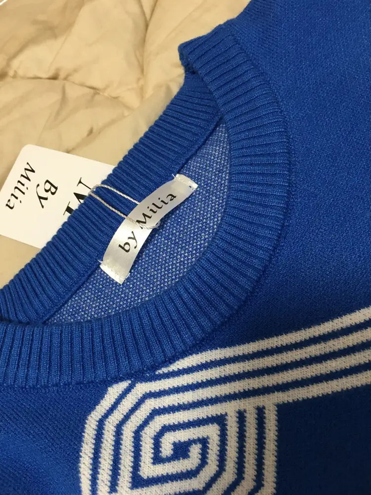 Почитала отзывы решила купить.. Цвет и принт понравился . Действительно очень мягкий,приятный к телу, яркий , нарядный .. Универсальный - и под юбку и под легинсы  ..и в пир и в мир ! К качеству претензий нет и состав хороший..форму точно не потеряет после стирки.