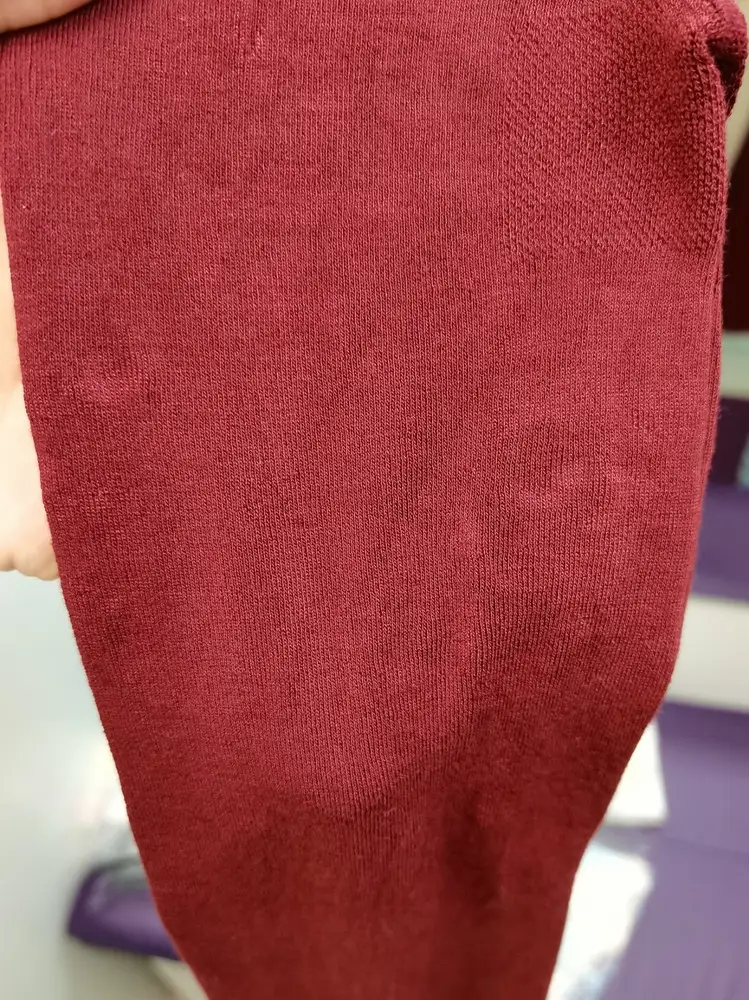 Приятные на ощуп, хорошо тянутся. Но не равномерно прокрашены.