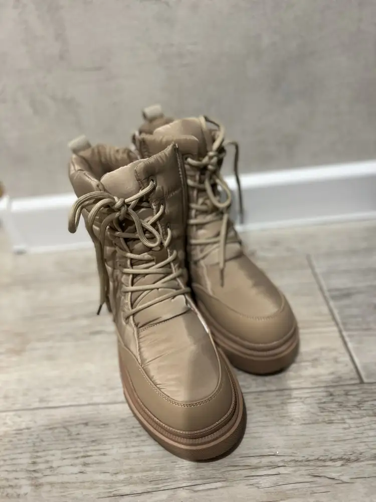 Внешне выглядят достойно, посмотрим как будут в носке, купила носить не на каждый день, мне кажется на прогулку в снежную сухую погоду будет отлично