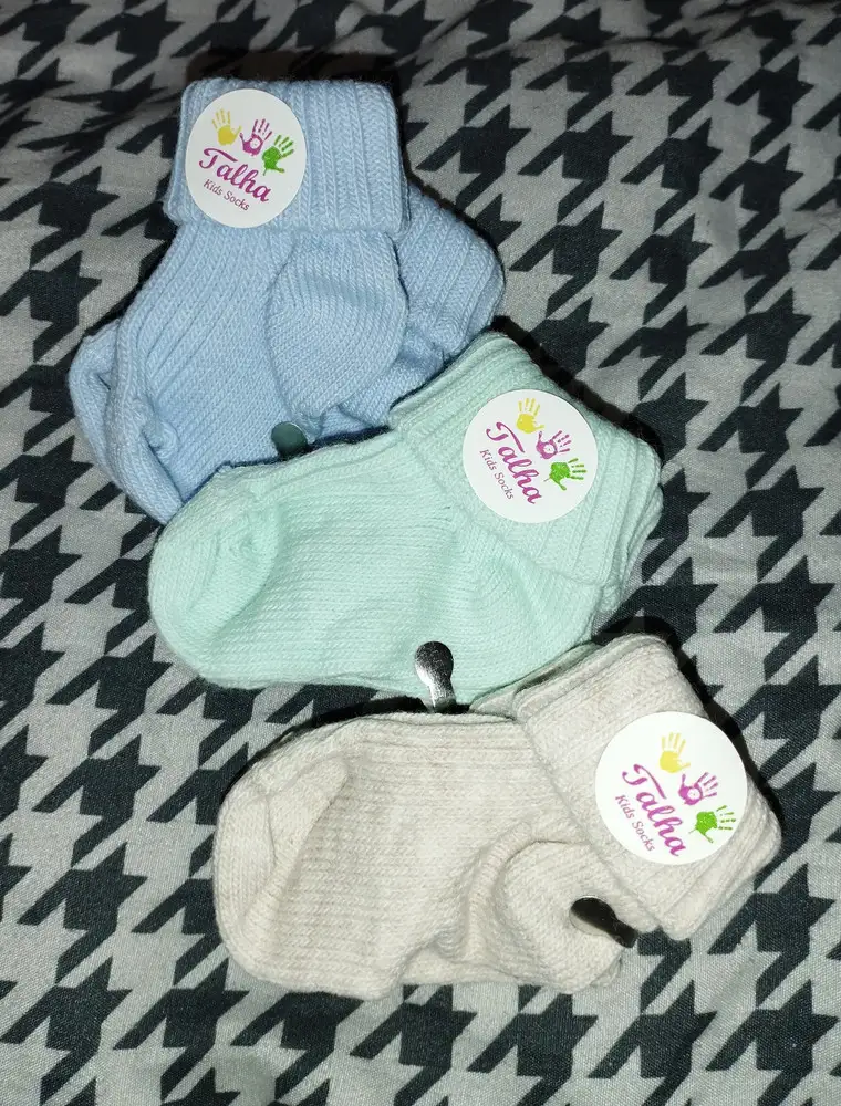 Очень маломерят, размер от 0-3 но никак до 6 месяцев, качество нормальное, посмотрим как будет после стирки