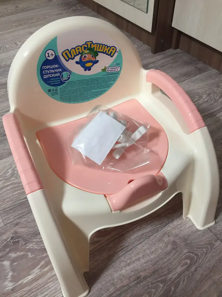 Пластик хороший крепкий. Но... пришел с браком - отломлена ножка. проверила только дома, торопилась и получала несколько товаров. Оформила заявку на возврат. Перезаказала бы снова, очень понравился