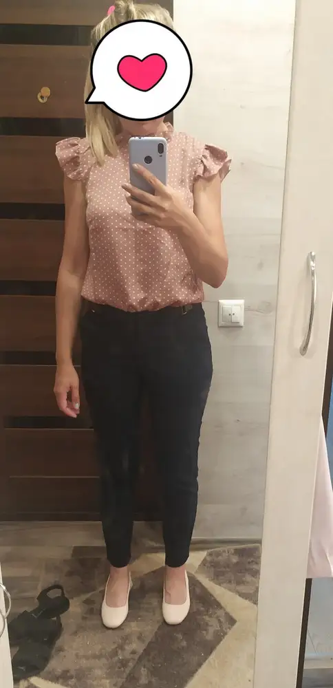 Как на фото. В размер. Ткань приятная к телу