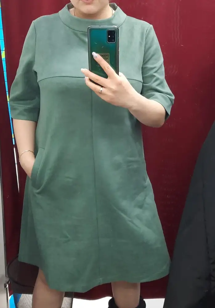 Мне понравилось, размер подошёл, ношу 48-50. У меня проблема, фигура "яблоко" платье неплохо скрыло живот.