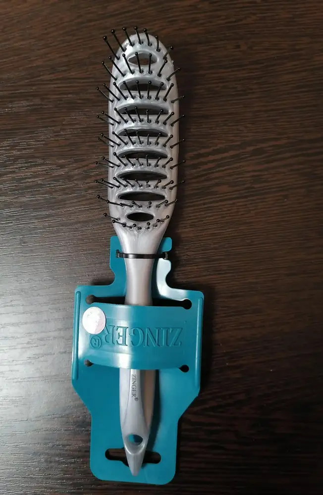 Расчёска упаковка хорошая, не повреждена. Хорошая расчёска, давно хотела такую. Продавца благодарю.