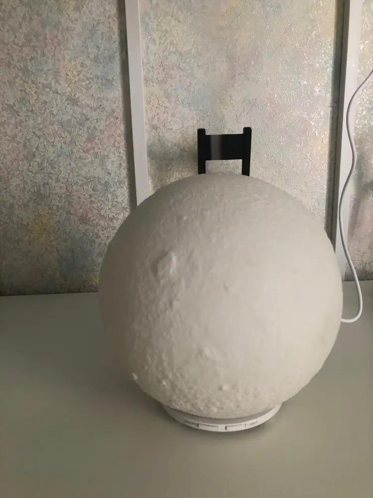 Хорошо работает.Не обычный дизайн и режимы подсветки. Я очень довольна!