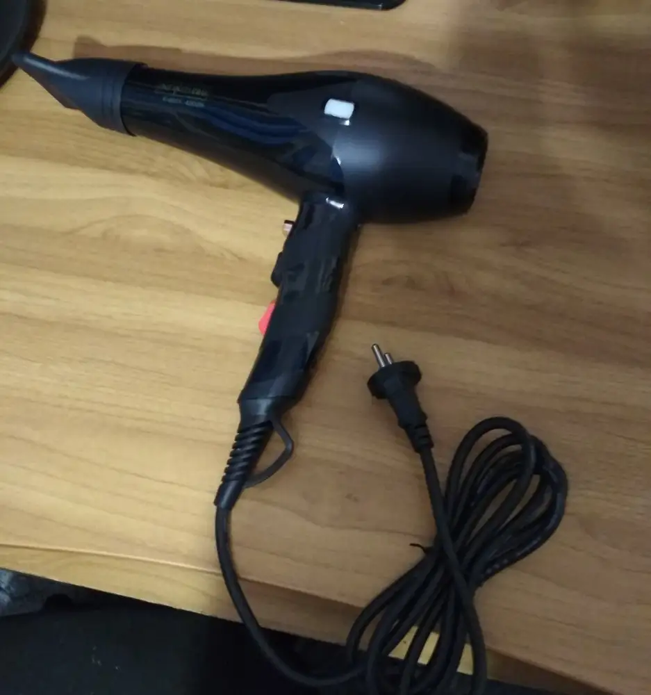 Пришел в мятой разорванной коробке, на вид, как игрушечный, очень лёгкий, сделан топорно и некачественно. Дует хорошо, все режимы работают. Одна из насадок при работе постоянно отказывает. Вобщем, так себе товарчик