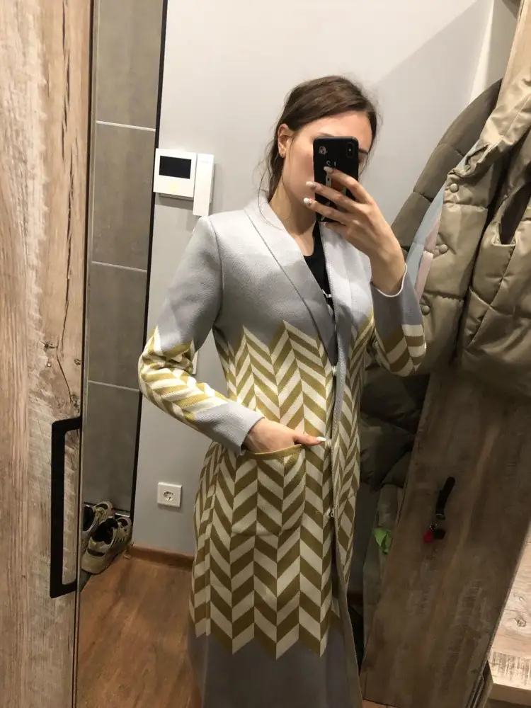 Я бы 10 поставила 😂 жаль не такой оценки. Качество просто огонь, длина, как держит форму… просто невероятно 😍 стоит своих денег