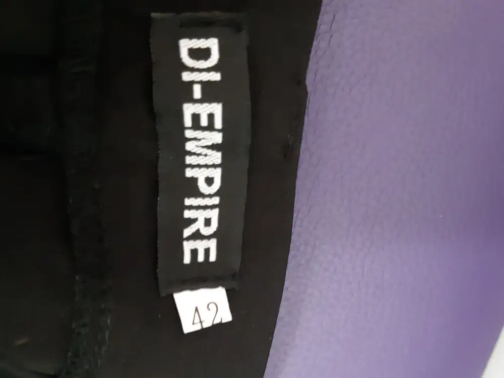 Брюки понравились. Пошив качественный. Хорошая посадка. Ткань тонкая, но тоже хорошего качества. Офис в летнее время идеальны. Отказ из за неправильно выбранного размера.