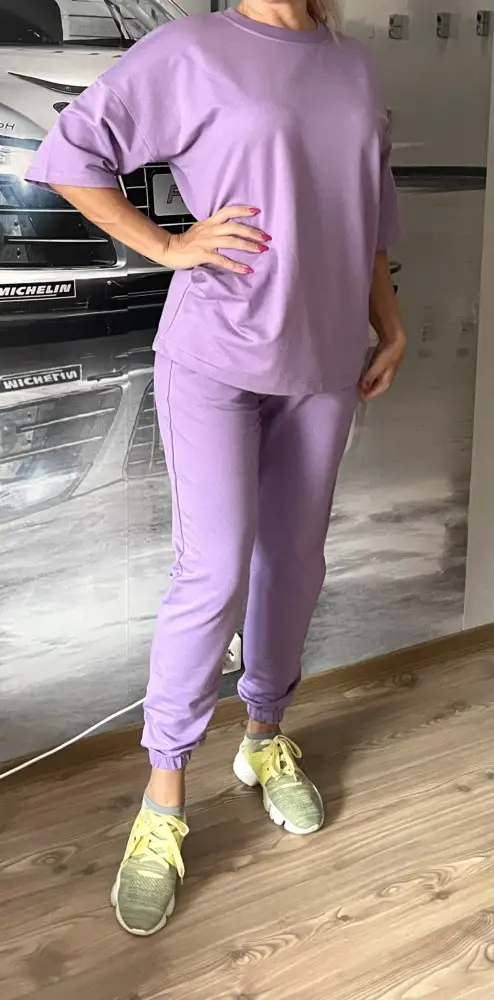 Очень красивый костюм, мягкий и удобный, цвет гламурный, радует глаз. Взяла на каждый день носить унылой осенью))) 🔥