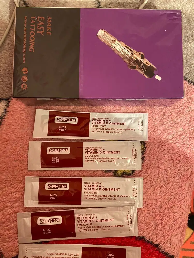 Доставка быстрая. Положили ещё и подарочки, большое спасибо ☺️ будем ещё у вас заказывать!