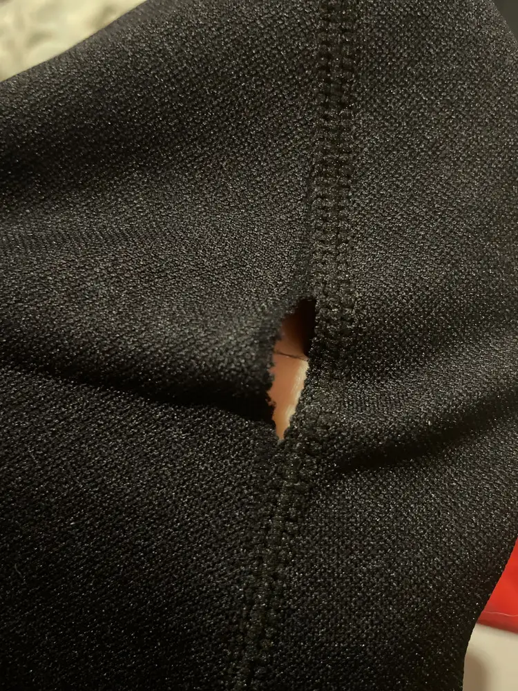 Были порванные леггинсы