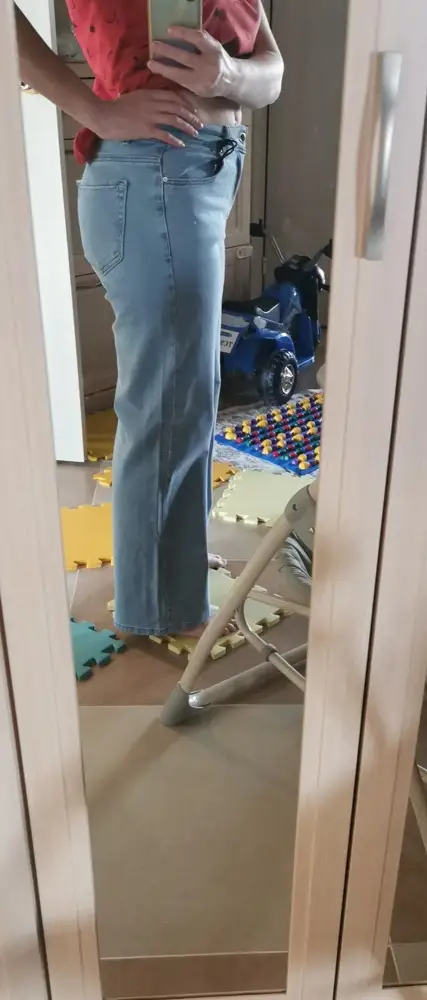 Хорошие джинсы, на размер 46 подошел 27, рост 165, длина хорошая. Плотная джинса. Может поэтому когда садишься, то некрасиво. Возврат