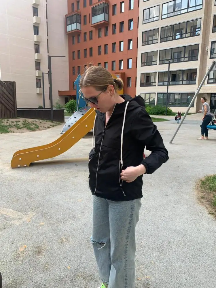 Куртка Ветровка, вполне себе, по цвету и качеству как на фото так и по факту оказалось. Не продуваемая, водоотталкивающая, на летние вечера незаменима. Кайфую) сидит тоже отлично