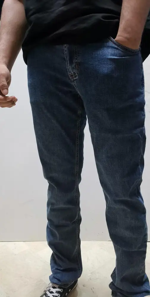 Сыну джинсы понравились, посадка средняя, не широкие и не узкие, швы ровные, нет торчащих ниток, джинса мягкая, приятная, стрейчевые.