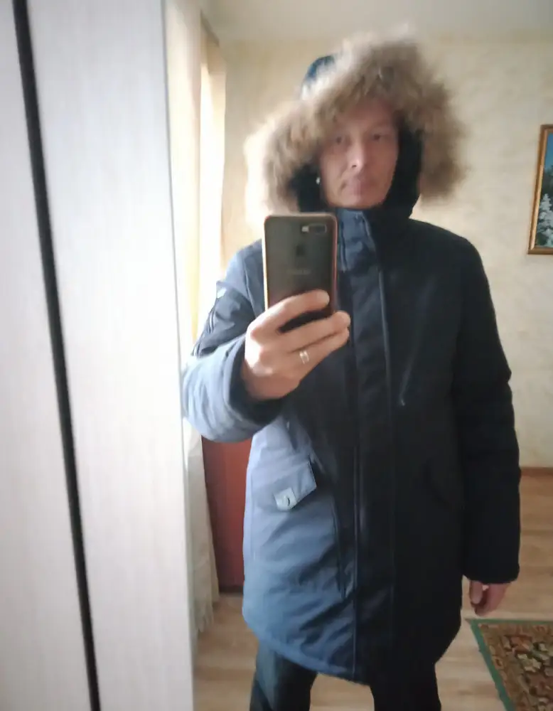 Добротная куртка, оправдала все ожидания, по размеру подошла идеально, взял размер 52 при росте 189. Как покажет себя в носке покажет время.