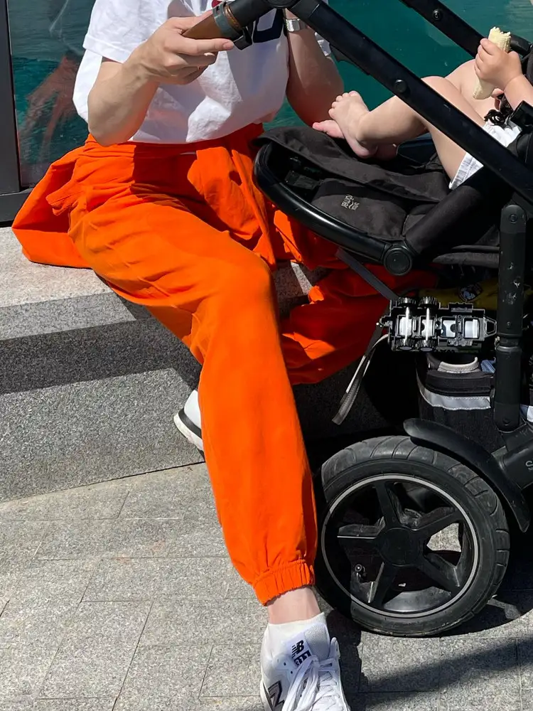 На рост 173 идеальная посадка. Яркость сохраняет. Лёгкий и удобный. 