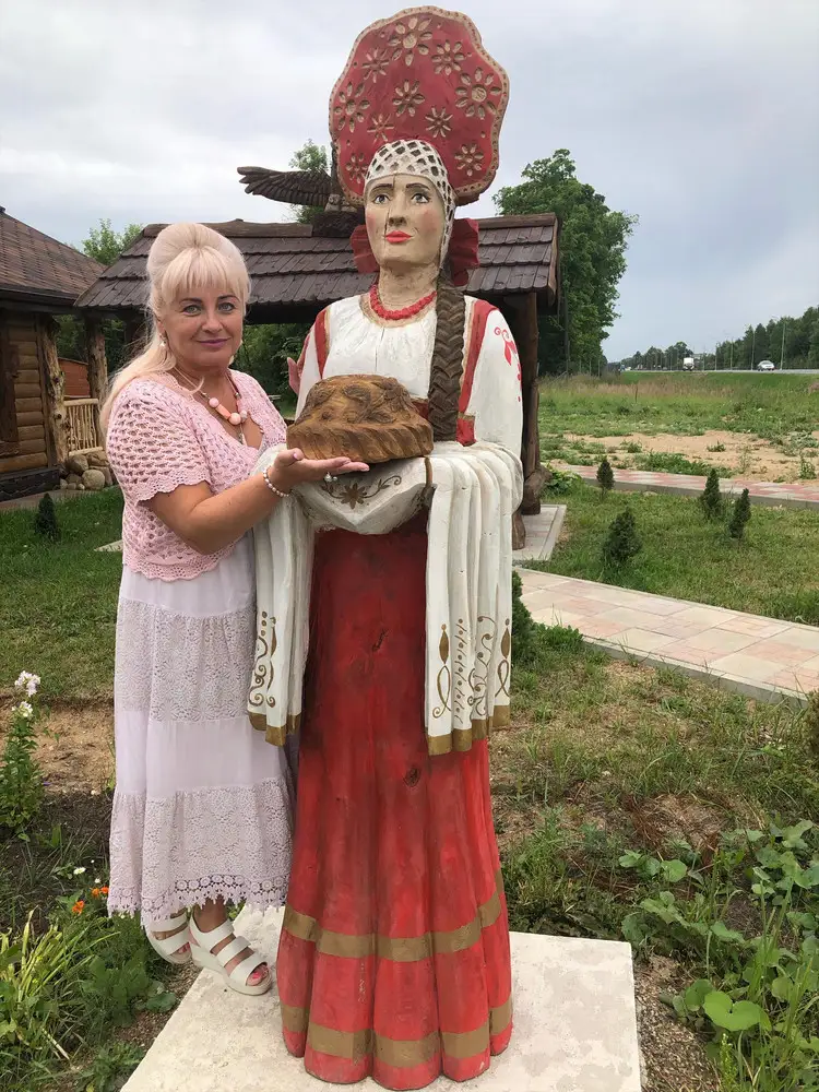 Приятная , все соответствует , только дороговато ... Одевала на сарафанчик на Д/Р, утром было прохладно . Комфортное болеро. 