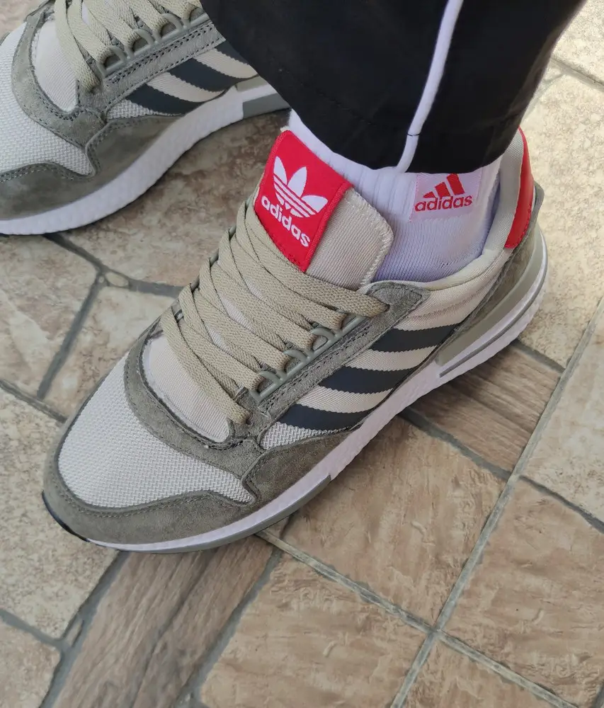 Кроссовки просто пушка, выглядят просто зашибись, очень удобные, заказываю второй раз , но на этот раз другой расцветки. Коробка немного помятая, но товар целый