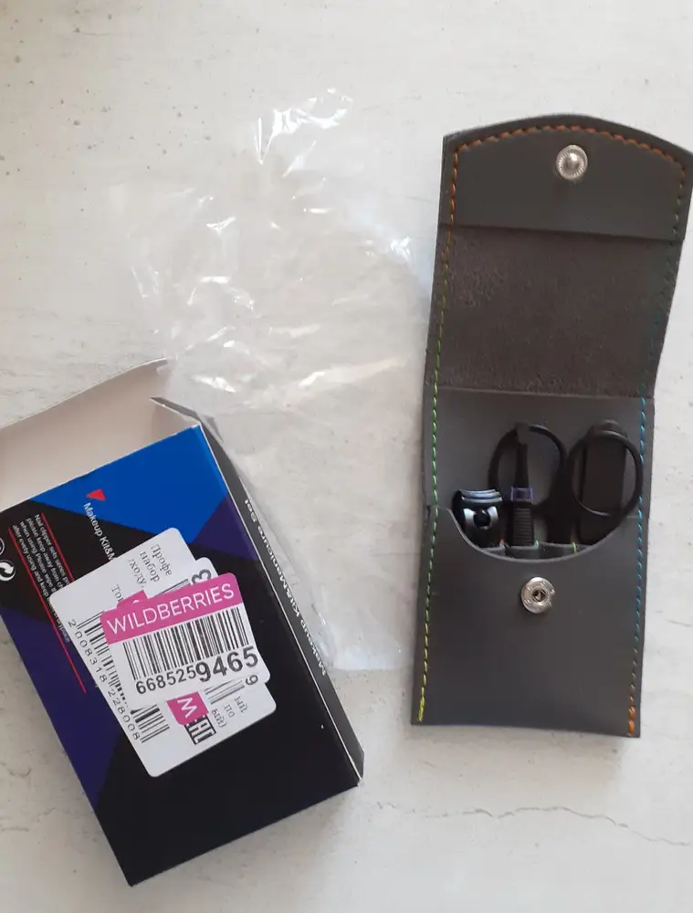 Идея набора очень хорошая, НО все инструменты тупые !!  Пинцет не может ни бровки удалить,ни занозу вытащить. Ножницы тоже тупые заусеницы не обрезают,ногти заминают. Надо идти искать мастера и сдавать набор на заточку инструмента(если возьмут ещё). Не РЕКОМЕНДУЮ, купила а пользоваться им не получается.