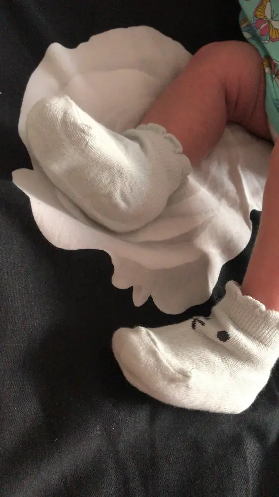 Носки очень маленькие, размер 0-6 месяцев, а на месячного ребёнка уже малы 🤷‍♀️ качество хорошее, но берите с запасом ☺️